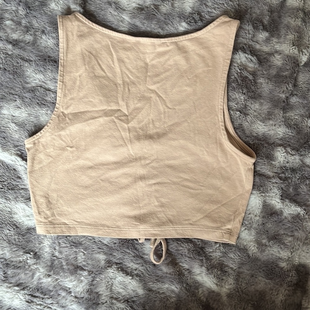Cropped Tank Top - Picture 2 of 3